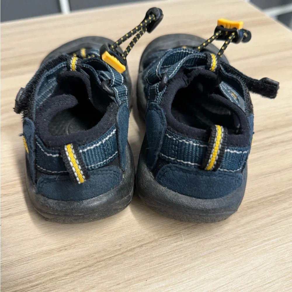 Keen beachy comfort fishign